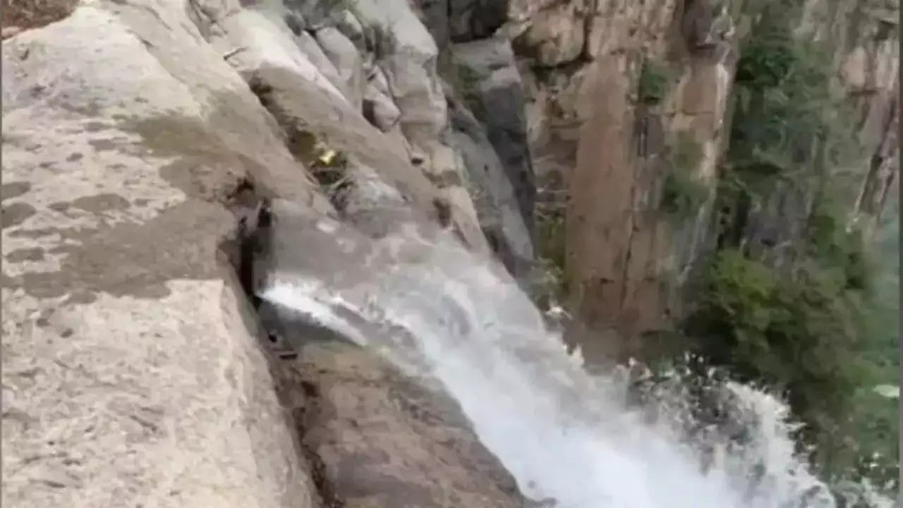 China’s Highest Waterfall Natural Wonder or artificial Marvel?